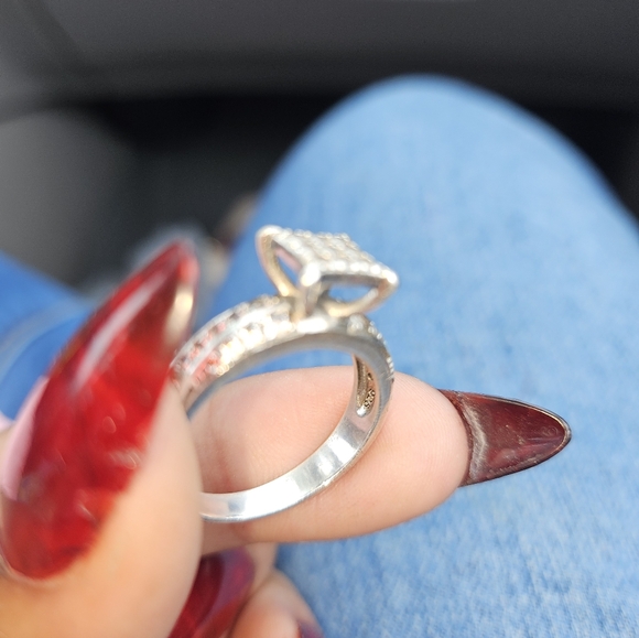 Silver woman's wedding ring. Size 8. - Picture 6 of 6